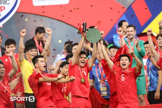 Xuân Mạnh gọi, chờ Văn Đức trả lời