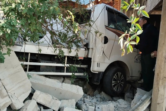 Thủ tướng Chính phủ gửi điện thăm hỏi nạn nhân vụ tai nạn giao thông đặc biệt nghiêm trọng tại Kỳ Sơn, Nghệ An