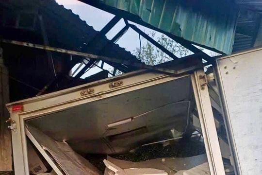 Huyện Kỳ Sơn hỗ trợ các nạn nhân vụ xe tải lao vào quán tạp hóa