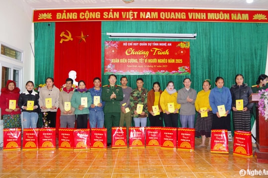 Bộ Chỉ huy quân sự tỉnh tổ chức chương trình 'Xuân biên cương, Tết vì người nghèo năm 2025' tại Nậm Giải