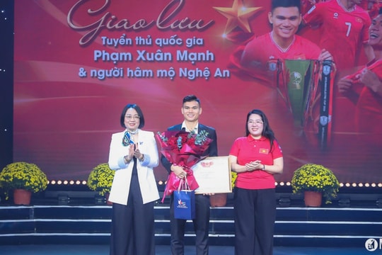 Nghệ An khen thưởng tuyển thủ quốc gia Phạm Xuân Mạnh