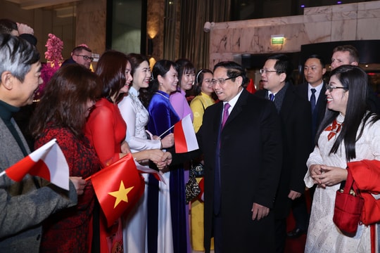 Thủ tướng Phạm Minh Chính tới Thủ đô Warsaw, bắt đầu thăm Ba Lan