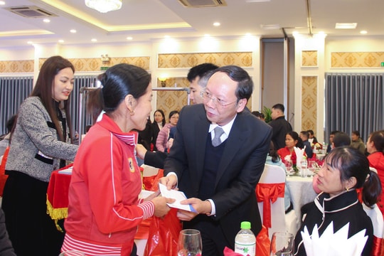 Đảng ủy Khối Doanh nghiệp Nghệ An tổ chức Chương trình 'Tết sum vầy - Xuân yêu thương' năm 2025