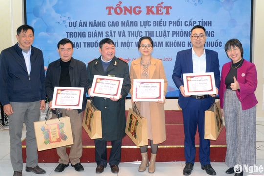 Lần đầu tiên có đơn vị bị xử phạt về hành vi không có biển cấm hút thuốc lá