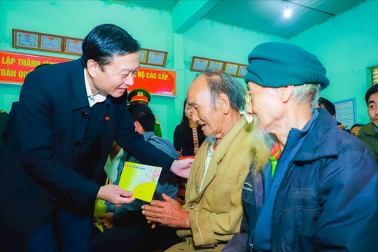 Chủ tịch UBND tỉnh Nghệ An Lê Hồng Vinh thăm, chúc Tết tại xã biên giới Tam Hợp