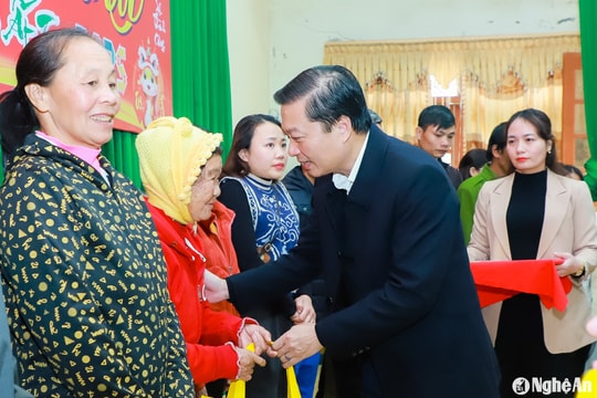 Chủ tịch UBND tỉnh Nghệ An Lê Hồng Vinh thăm, chúc Tết tại huyện Anh Sơn