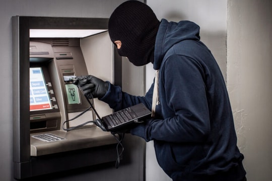 Cách bảo vệ thẻ ngân hàng khỏi những chiêu trò lừa đảo tinh vi