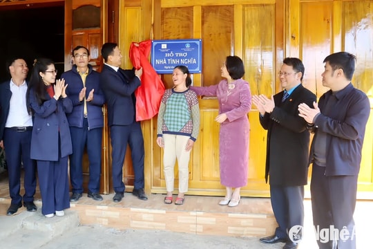 Tập đoàn ThaiBinh Seed trao tặng 2 nhà tình nghĩa ở Nghệ An