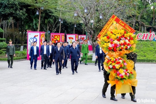 Nguyên Chủ tịch nước Trương Tấn Sang dâng hương tưởng niệm Chủ tịch Hồ Chí Minh tại Khu Di tích Kim Liên