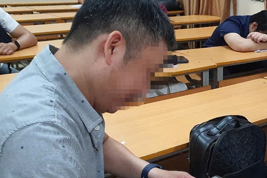 Bị kẻ giả danh công an gọi điện, người đàn ông mất gần 500 triệu đồng