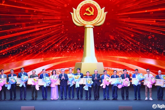 Trao giải Búa liềm vàng toàn quốc lần thứ IX, Báo Nghệ An được vinh danh Tập thể xuất sắc và tác phẩm chuyên đề xuất sắc