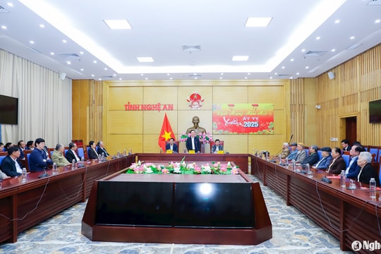 Thường trực Tỉnh ủy Nghệ An gặp mặt các đồng chí nguyên lãnh đạo tỉnh đã nghỉ hưu