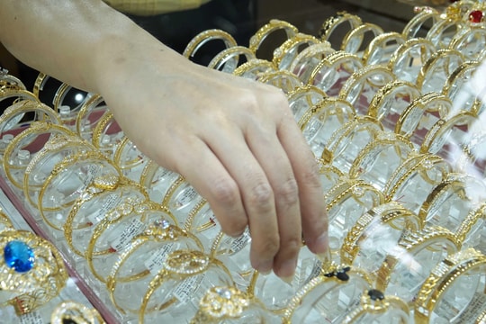 Giá vàng hôm nay 23/1/2025: Giá vàng thế giới và vàng trong nước tăng lên mức cao nhất trong hơn 11 tuần