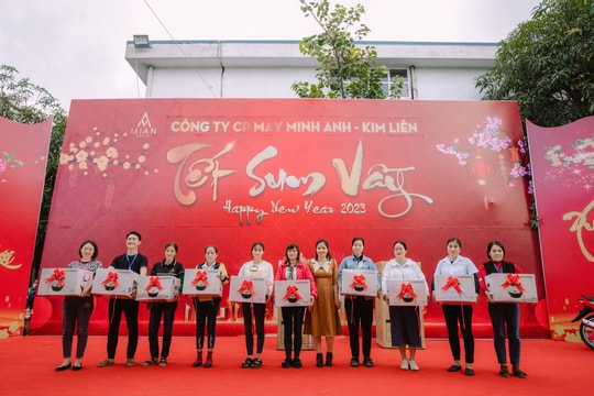 Thưởng Tết cho công nhân ở Nghệ An : Đã đủ để an cư?