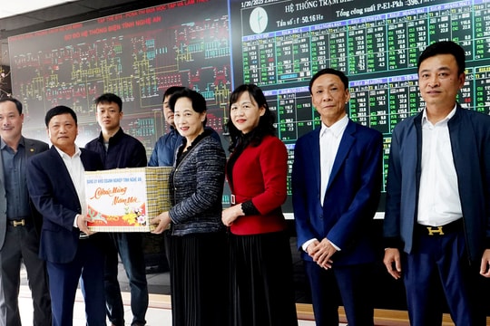 Đảng ủy Khối Doanh nghiệp Nghệ An thăm, tặng quà các đơn vị trực Tết