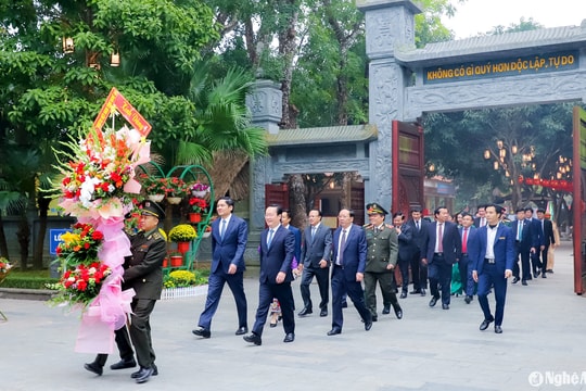 Lãnh đạo tỉnh Nghệ An dâng hoa, dâng hương tưởng niệm Chủ tịch Hồ Chí Minh và Tổng Bí thư Lê Hồng Phong