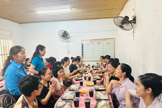 Những cán bộ công đoàn đầu tiên ở Nghệ An xin nghỉ hưu sớm