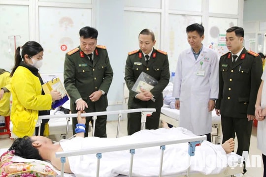 Công an tỉnh Nghệ An thăm, tặng quà các bệnh nhân có hoàn cảnh khó khăn