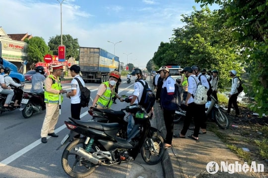 Công an Nghệ An gửi hơn 19.000 thông báo về các trường hợp học sinh vi phạm giao thông