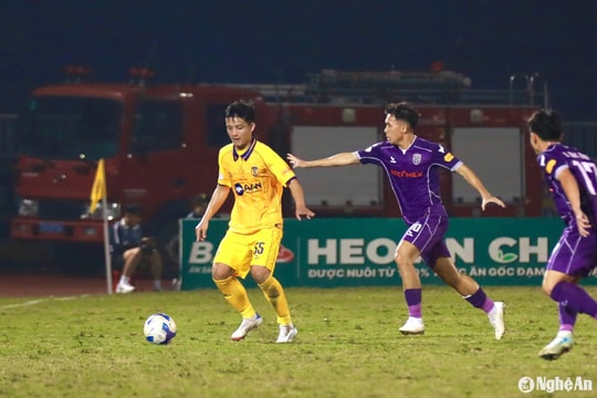 Khắc Ngọc và Văn Khánh ra mắt, Sông Lam Nghệ An giành chiến thắng đầu tiên tại V-League