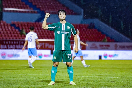 Công Phượng chấn thương, liệu ông Kim Sang-sik có lo?; PSG lội ngược dòng không tưởng trước Man City