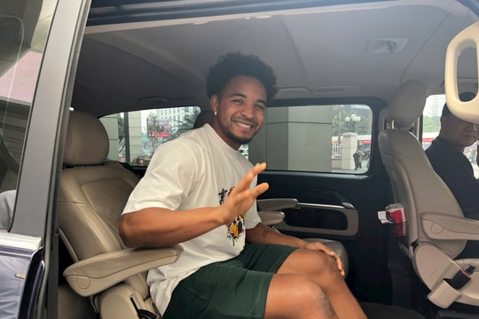 Tiền đạo Nguyễn Xuân Son xuất viện về ăn Tết cùng gia đình