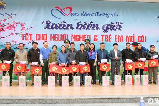 Quỹ 'Vạn dặm thương yêu' mang Tết đến người nghèo và trẻ em mồ côi xã biên giới Tam Hợp