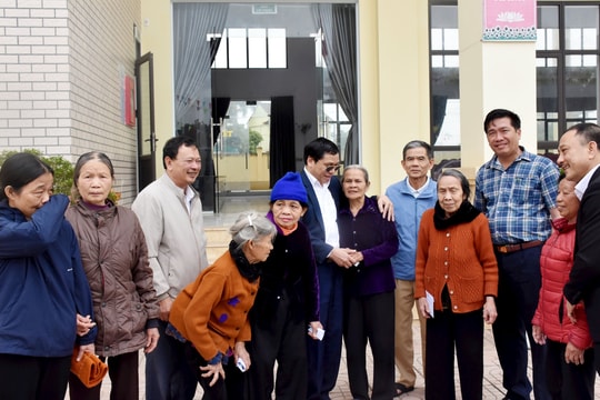 Báo Nghệ An và Công ty Cổ phần Xây lắp Giang Sơn trao quà Tết cho người nghèo ở huyện Yên Thành