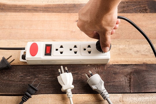 Những thiết bị nào bạn nên rút phích cắm hoặc tắt nguồn khi đi nghỉ?