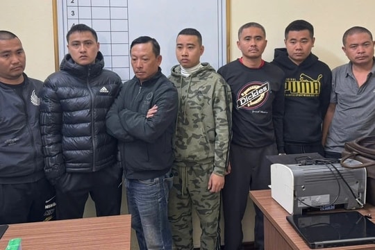 Bắt 7 đối tượng bảo kê bán đào Tết