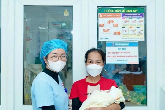 Mùa xuân đầu tiên của em bé tý hon chào đời chỉ nặng 550 gram