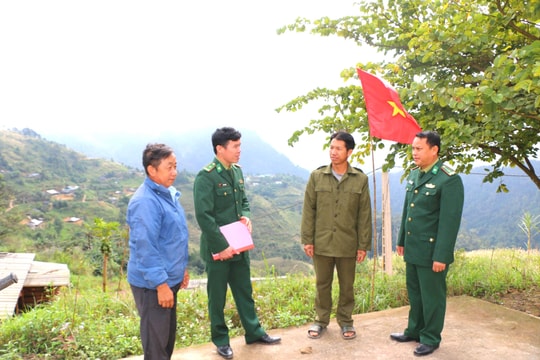 Cho yên vui Xuân biên cương...