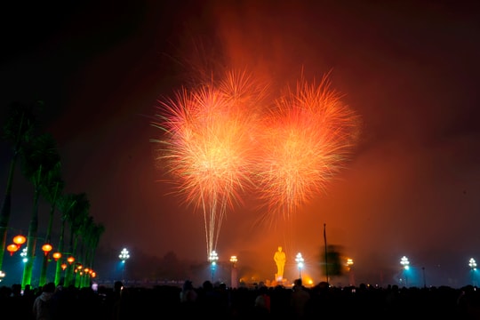 Thành phố Vinh rực rỡ pháo hoa chào đón năm mới Ất Tỵ