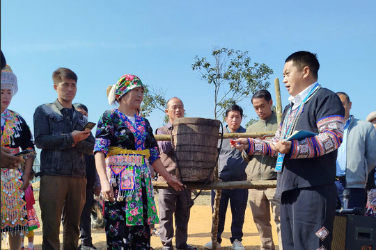 Đặc sắc lễ hội đầu Xuân của đồng bào Mông miền Tây Nghệ An