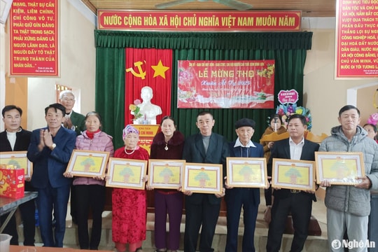 Mừng thọ hơn 6.000 cụ ông, cụ bà ở Thanh Chương nhân dịp đầu Xuân Ất Tỵ