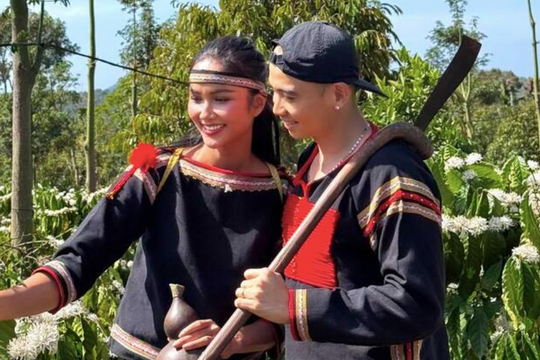 H'Hen Niê đưa bạn trai về ra mắt gia đình