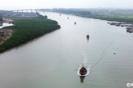 Ngư dân Nghệ An ra khơi 'mở biển' đầu năm mới