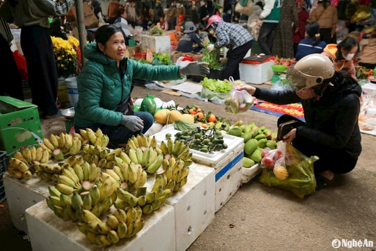 Sôi động thị trường đồ lễ ngày cúng Khai hạ