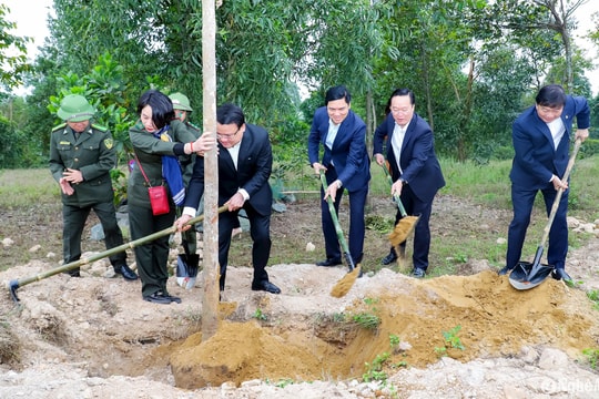 Tỉnh Nghệ An phát động 'Tết trồng cây đời đời nhớ ơn Bác Hồ' Xuân Ất Tỵ 2025