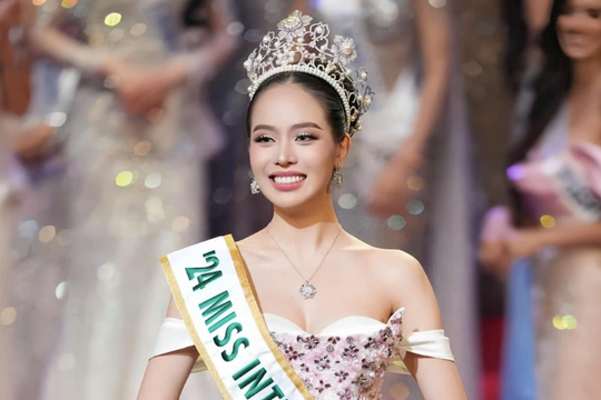 Hoa hậu Thanh Thủy giúp Việt Nam 'nhảy vọt' trên bảng xếp hạng nhan sắc