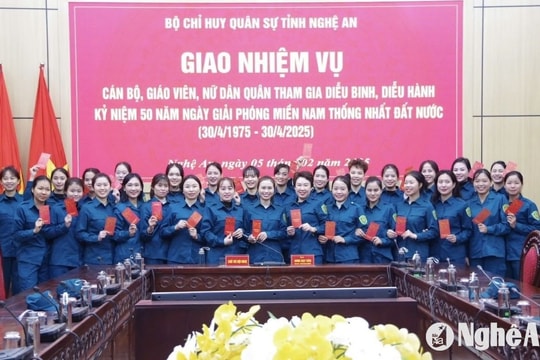 Gặp mặt, giao nhiệm vụ cho nữ dân quân tham gia diễu binh, diễu hành kỷ niệm 50 năm ngày giải phóng miền Nam