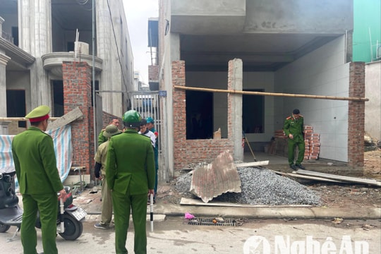 Nạn nhân vụ mái tôn rơi đè bị thương tại công trình xây dựng ở TP. Vinh đã tử vong