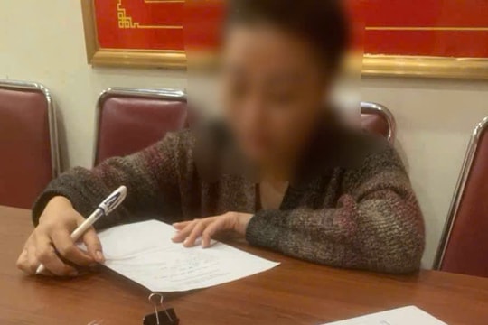 Triệu tập người phụ nữ rơi khỏi xe ô tô khi đang lưu thông trên đường