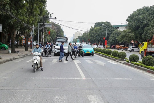 Bất cập hệ thống biển báo, vạch kẻ đường… tại thành phố Vinh