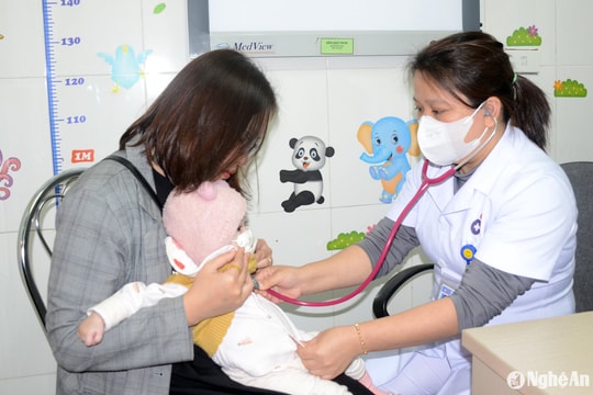Nghệ An: Nhiều trẻ mắc cúm mùa phải nhập viện