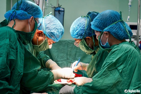 Phẫu thuật lấy thai, bảo tồn tử cung cho sản phụ rau cài răng lược thể nặng