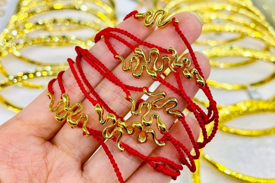 Vàng bất ngờ giảm giá trước ngày Thần Tài