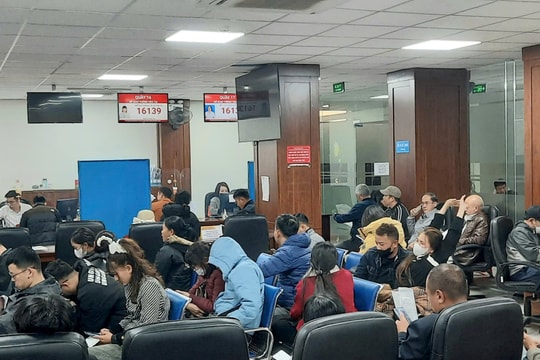 Đầu năm, người dân Nghệ An đổ xô đi đổi giấy phép lái xe