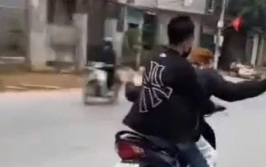 ‘Siêu sao’ lái xe máy rồi đăng lên mạng xã hội bị xử phạt 13 triệu đồng