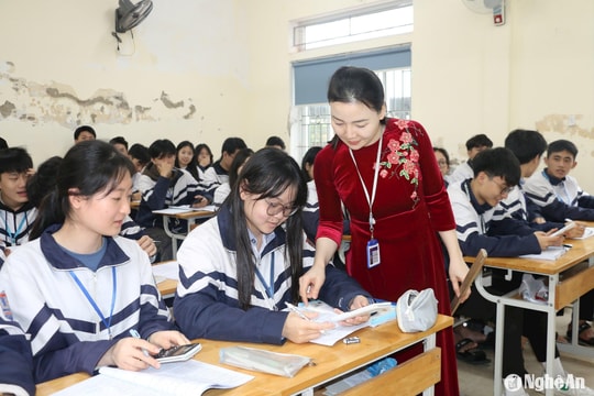 Bộ Chính trị quyết định miễn học phí cho học sinh phổ thông công lập trên cả nước